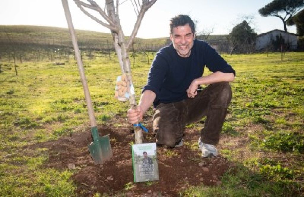 Progetto Greenheroes, inaugurati i primi frutteti solidali dai proventi del libro