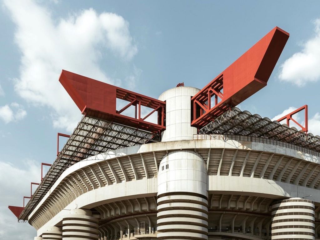 San Siro la Battaglia per il Secondo Anello: Il Comune di Milano Scende Nell'Arena Legale per la Sua Storia