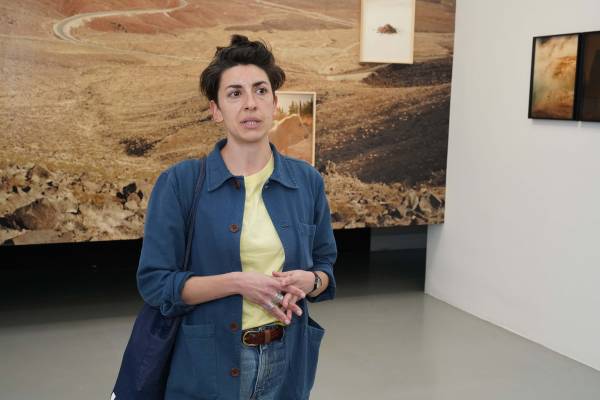 Giulia Mangione vince il Premio Luigi Ghirri 2023 per la sua indagine fotografica sull'appartenenza e l'Apocalisse