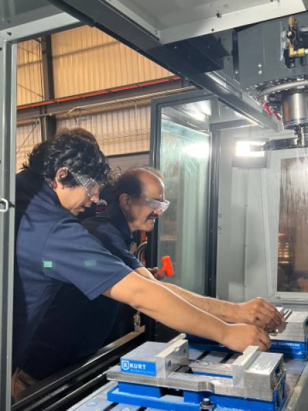 Costruire il Futuro della Manifattura: Programmi di Formazione che Possono Cambiare un Paese