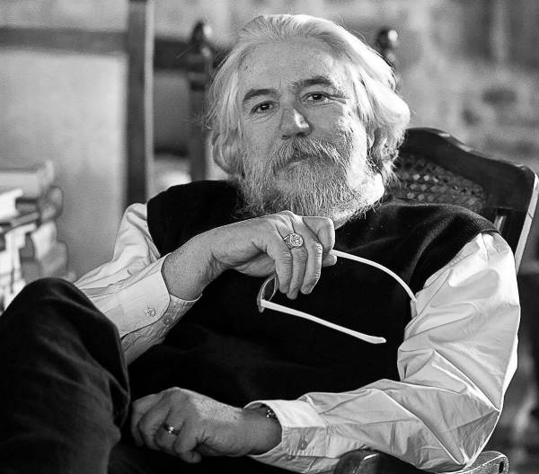 Alessandro Meluzzi: Lo psichiatra e volto televisivo colpito da un malore - Aggiornamenti sul suo stato di salute