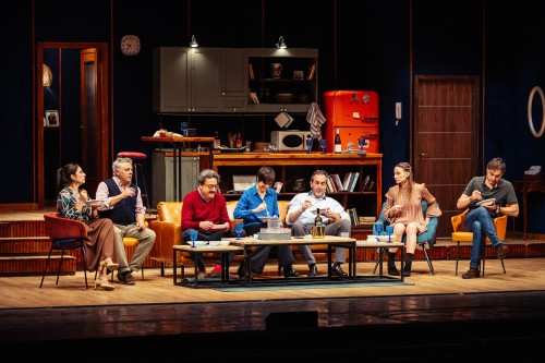 Perfetti Sconosciuti” torna a teatro: 11 replich...