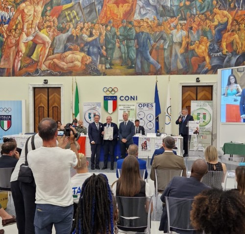 Il Presidente di UNICEF Italia insignito del Premi...