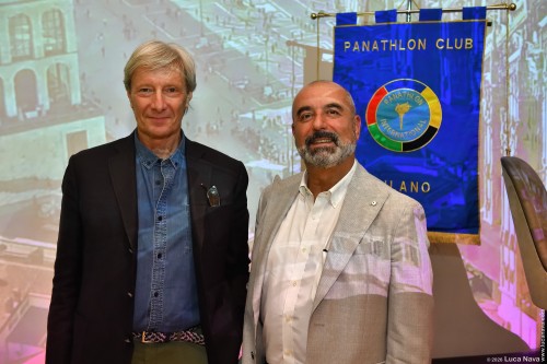Ferrari, i segreti di Maranello: Grassia incalza Capelli e Boccafogli tra uomini, strategie e futuro della Rossa al Panathlon di Milano